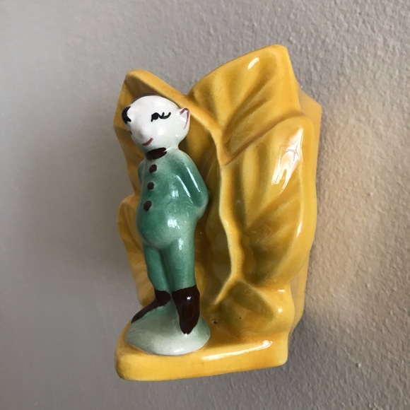 Vintage Pixie Elf ceramic wall pocket vase with hanging slot - Picture 2 of 8